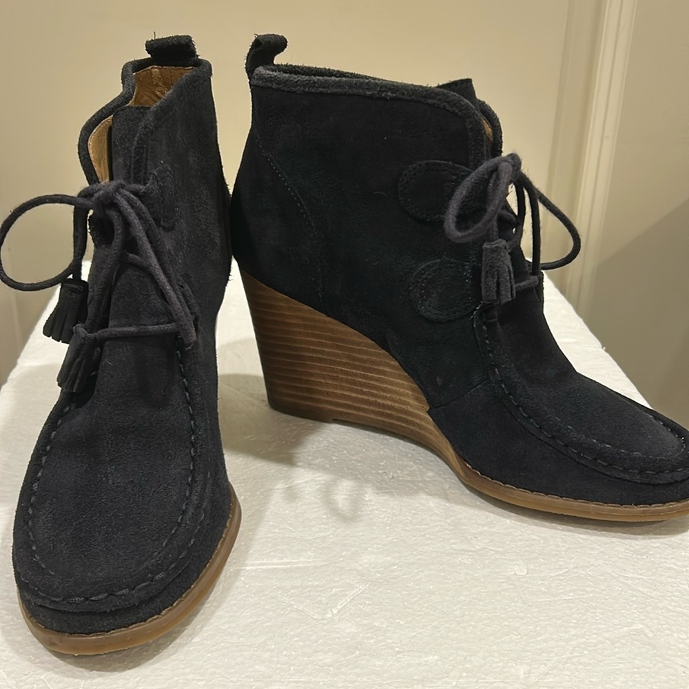 Lucky Brand lace up tassel Suede Leather Wedge Ankle Boots women size 7.5 navy